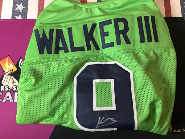 Kenneth Walker III Signed Jersey